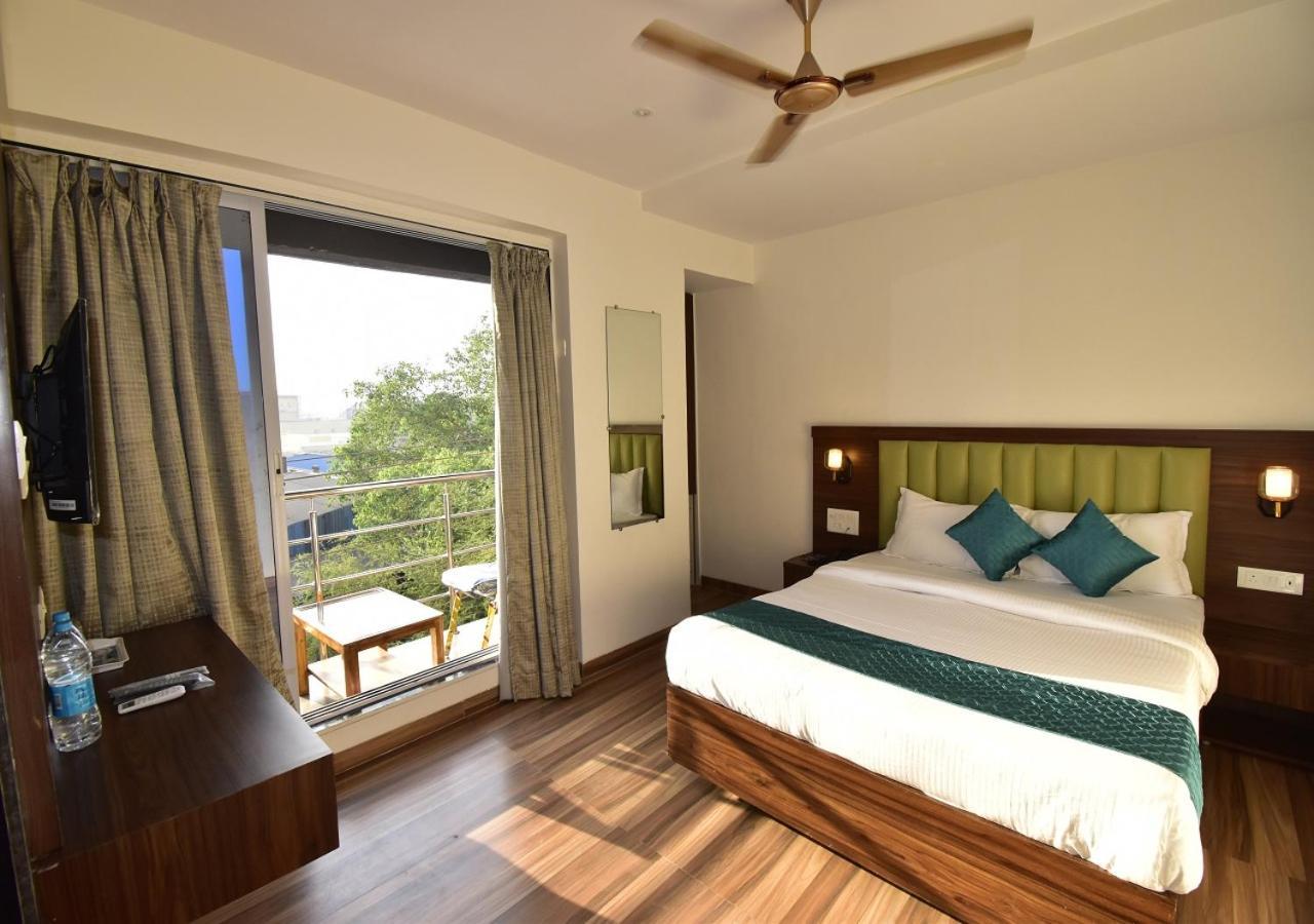 Hotel Candor Amigo Airoli Mind Space Navi Mumbai Eksteriør billede